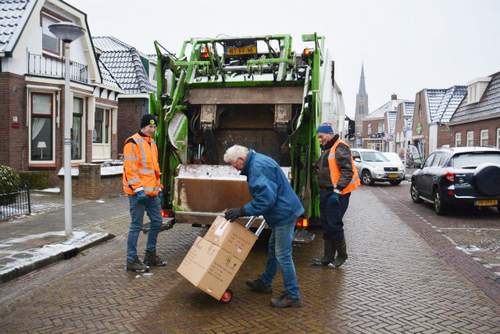 170209 Inzameling oud papier gemeente lemmerweg