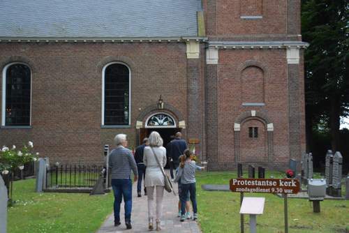 170701 Heropening kerk Langweer kerkpad