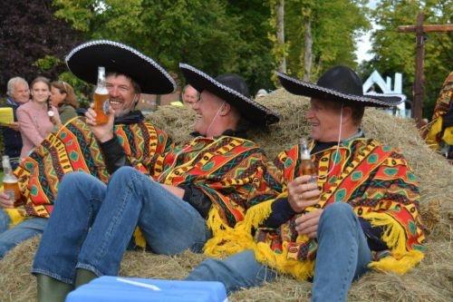 310817 optocht langwar 3