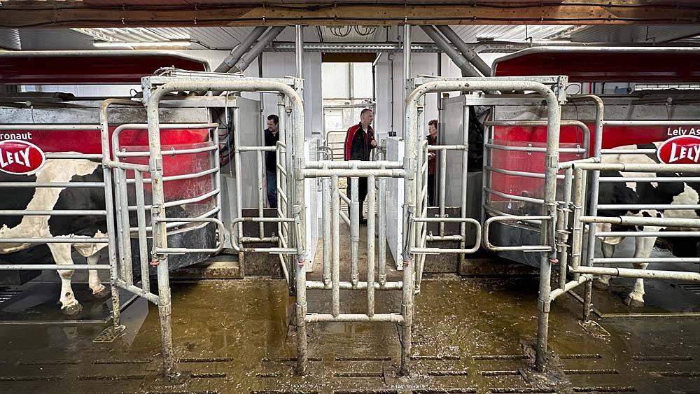 230414 Legemeer opendag FritsdeJong melkrobot3 1000