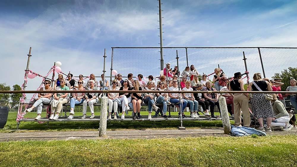 230515 SintNyk Renado Vrouwendag tribune 1000