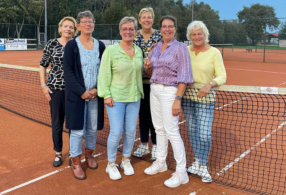 231125 SintNyk tennis Greensetters damesteam kampioen 1000