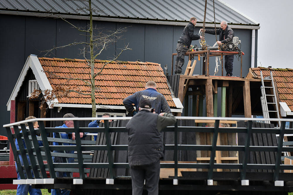 240217 SintNyk Houtzaagmolen op transport 2 1000