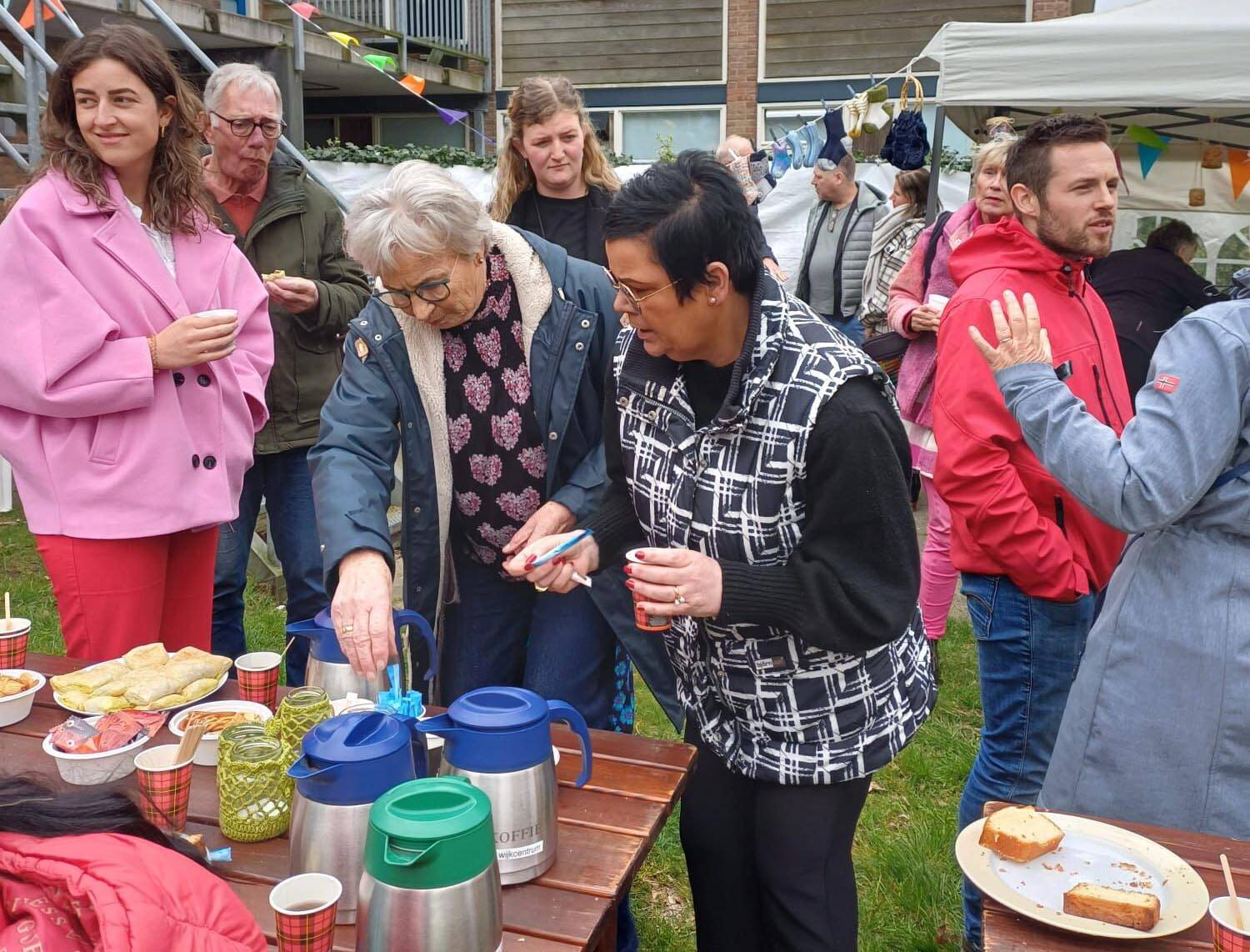 240411SintNyk kledingbank 1jaarfeest