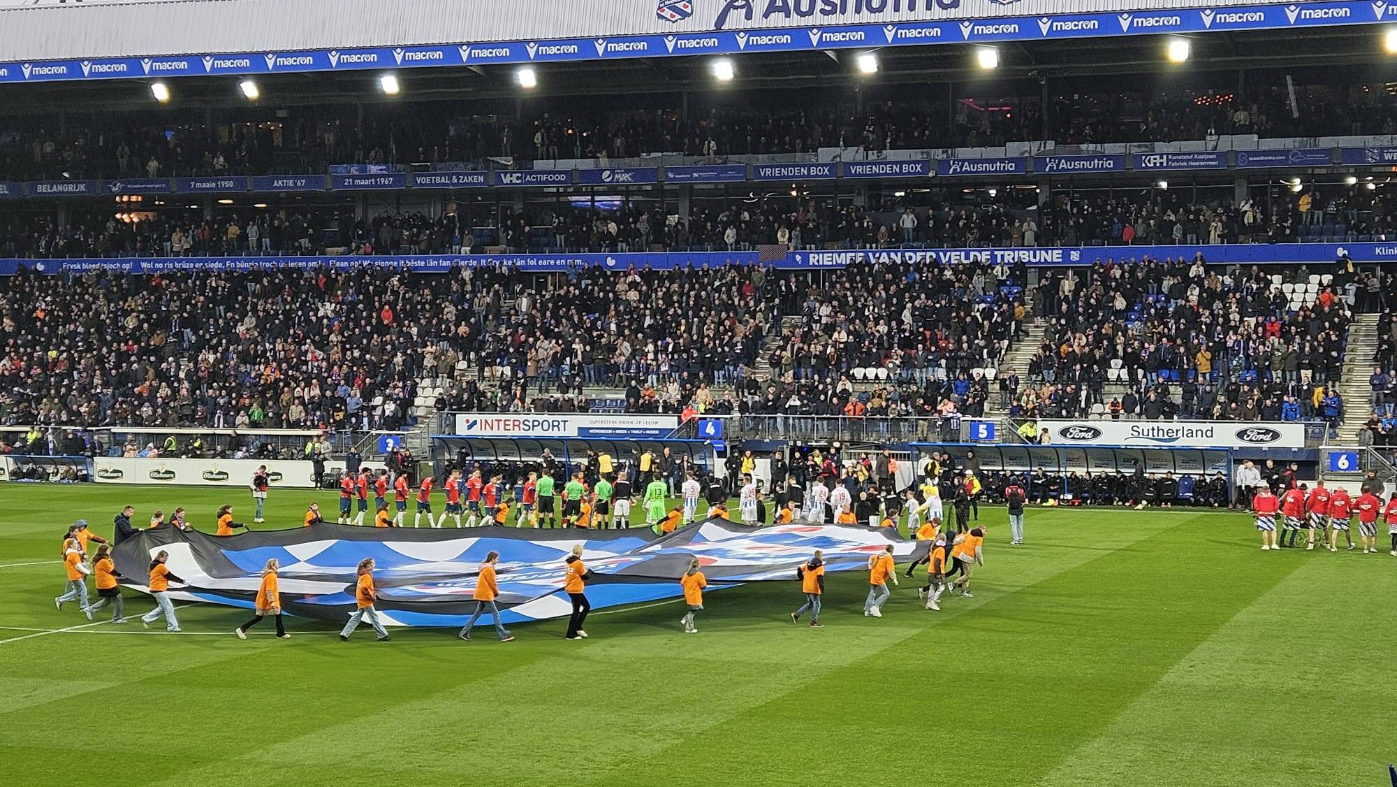 240425 Heerenveen voetbal vlagScHeerenveen DePaedwizer