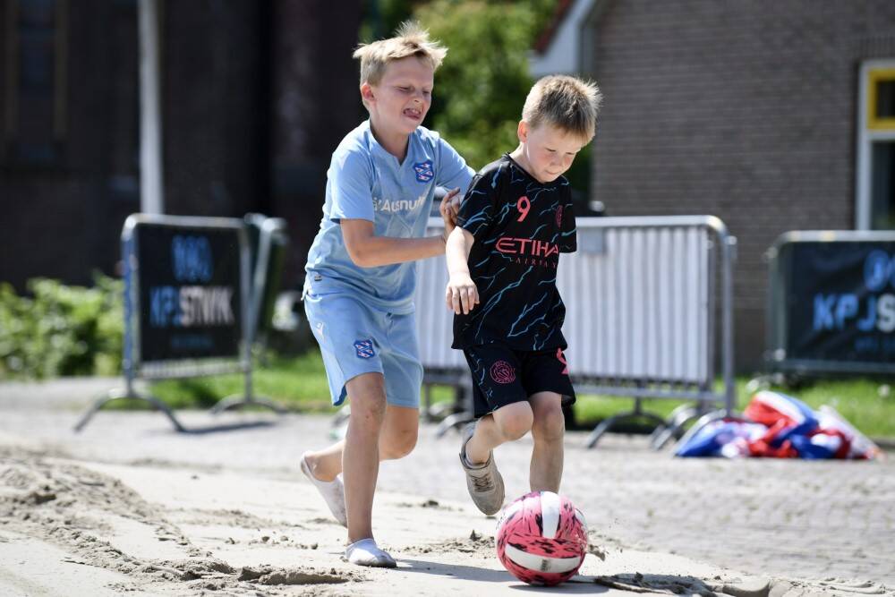 240518 SintNyk KPJ beachvolleybal voorbereidingen 4 1000
