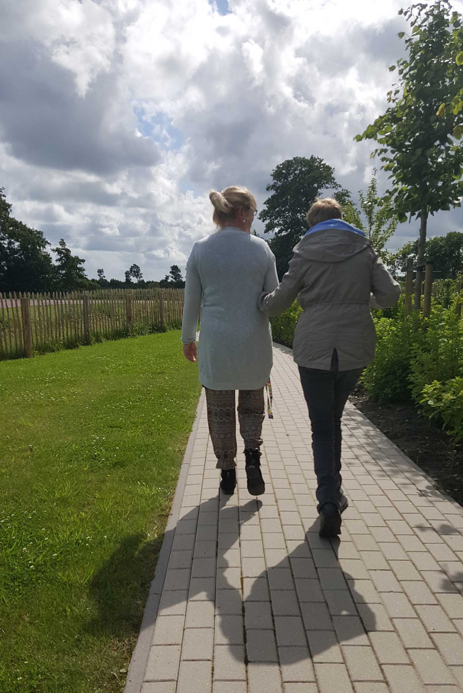 250408 Langweer Maeykehiem vrijwilligers wandeling