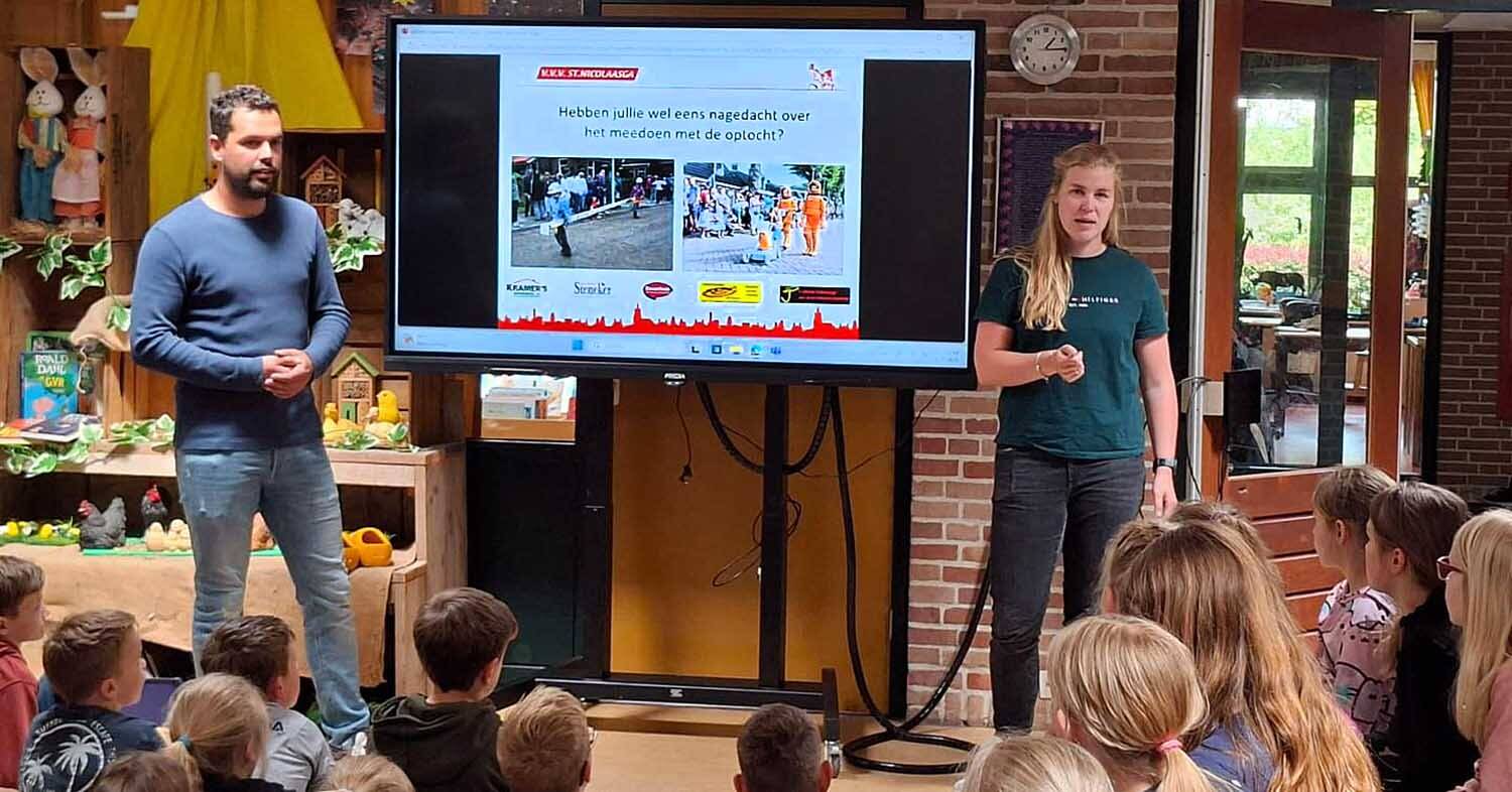 250507 SintNyk VVVSintNyk optocht op scholen 2