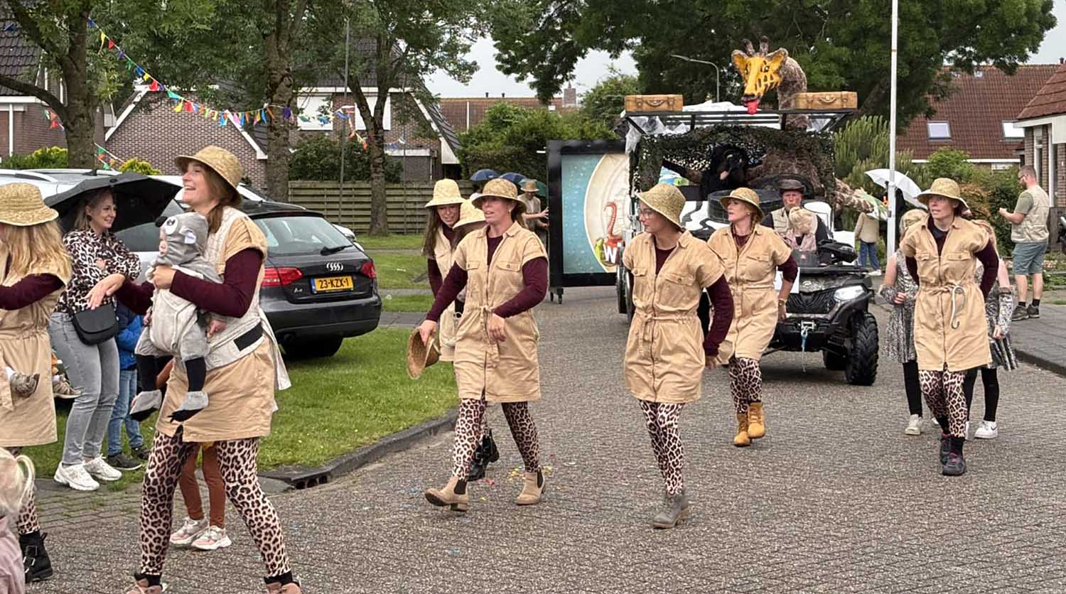 250607 Scharsterbrug dorpsfeest optocht 14 1500