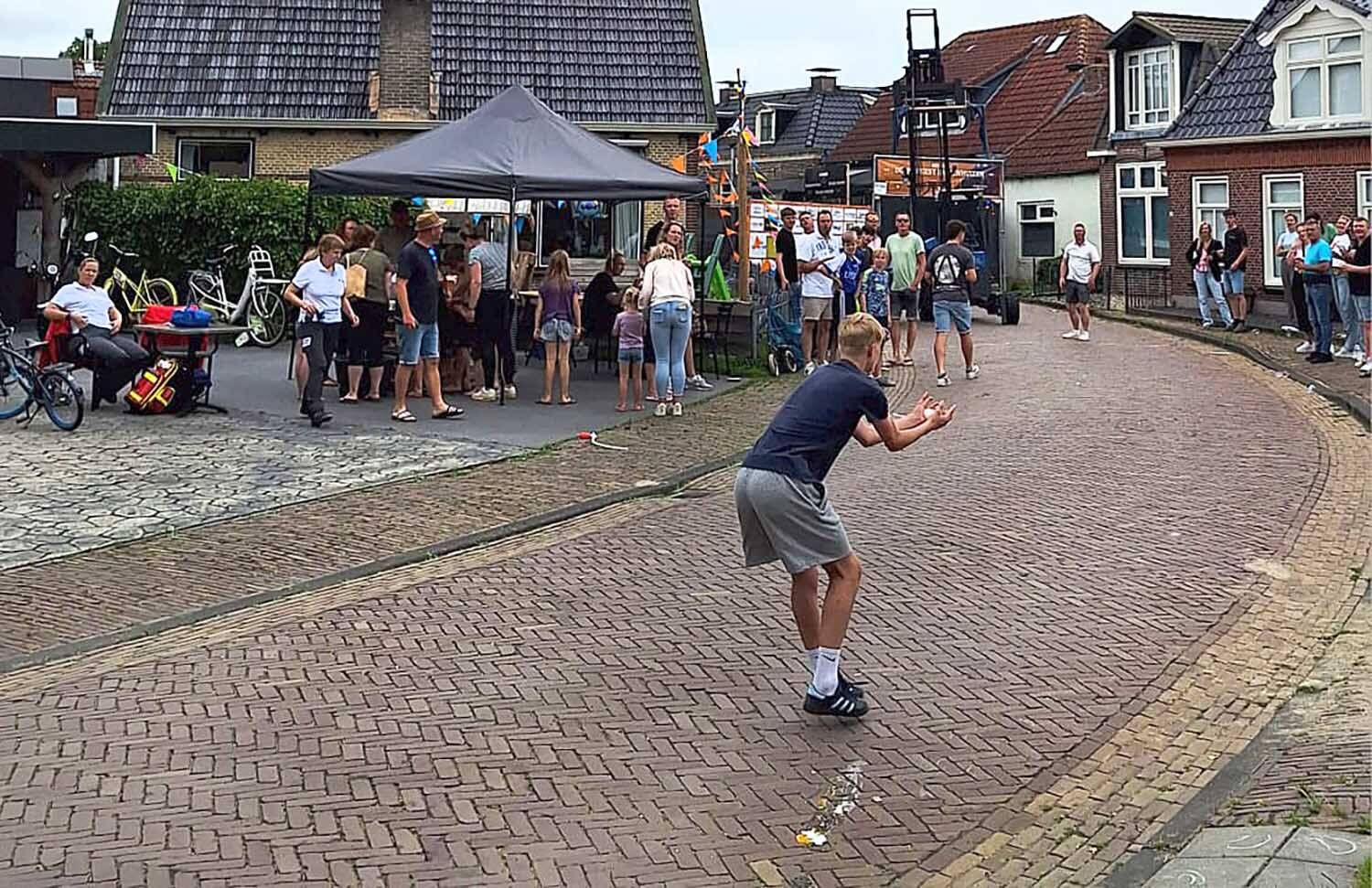 250628 Idskenhuizen dorpsfeest eiervangen