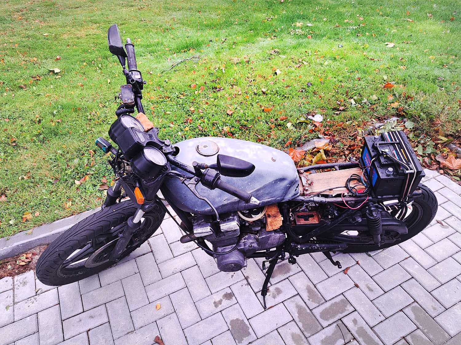 250921 Sint Nyk motor op parkeerple2
