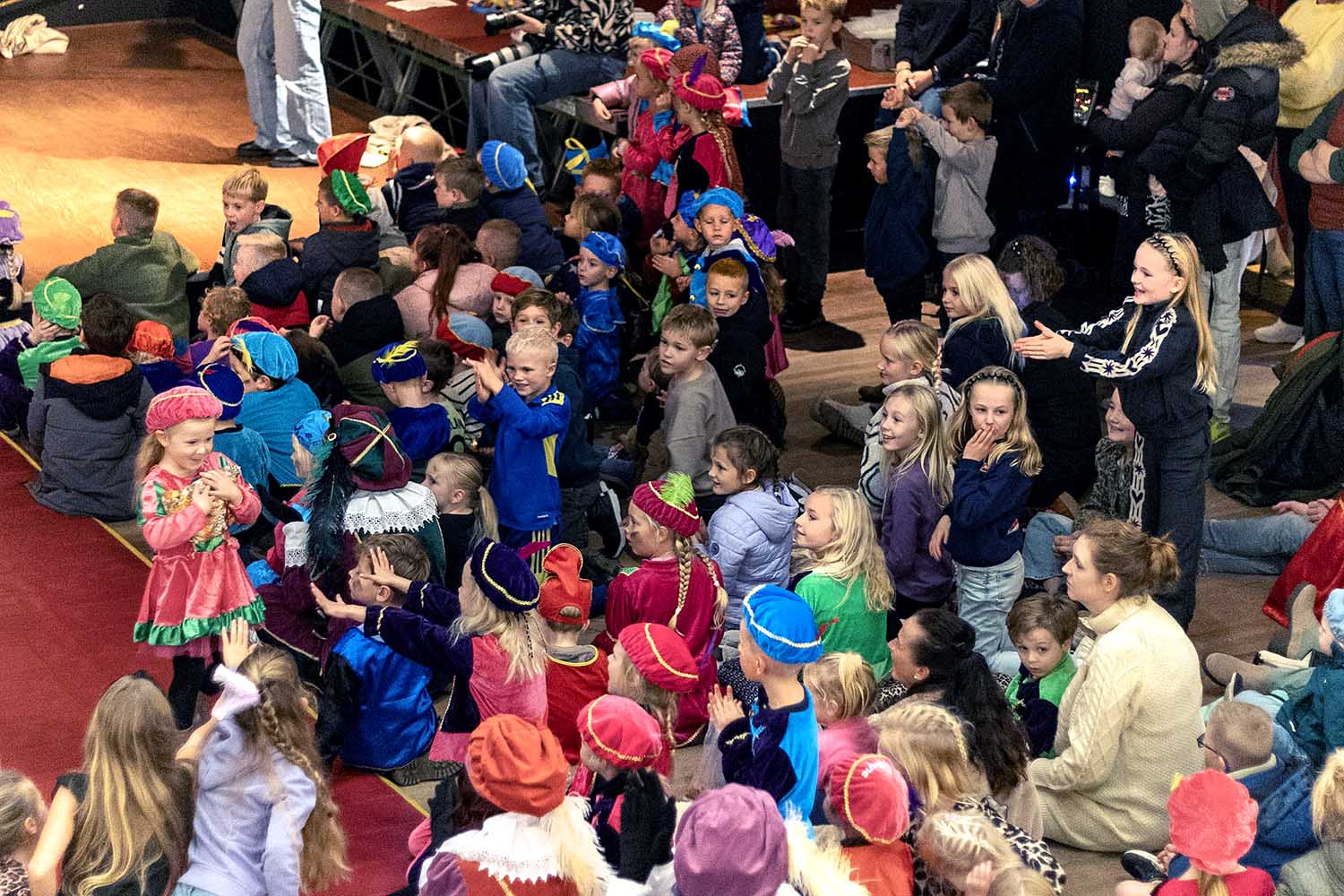 251115 SintNyk intochtSint 8