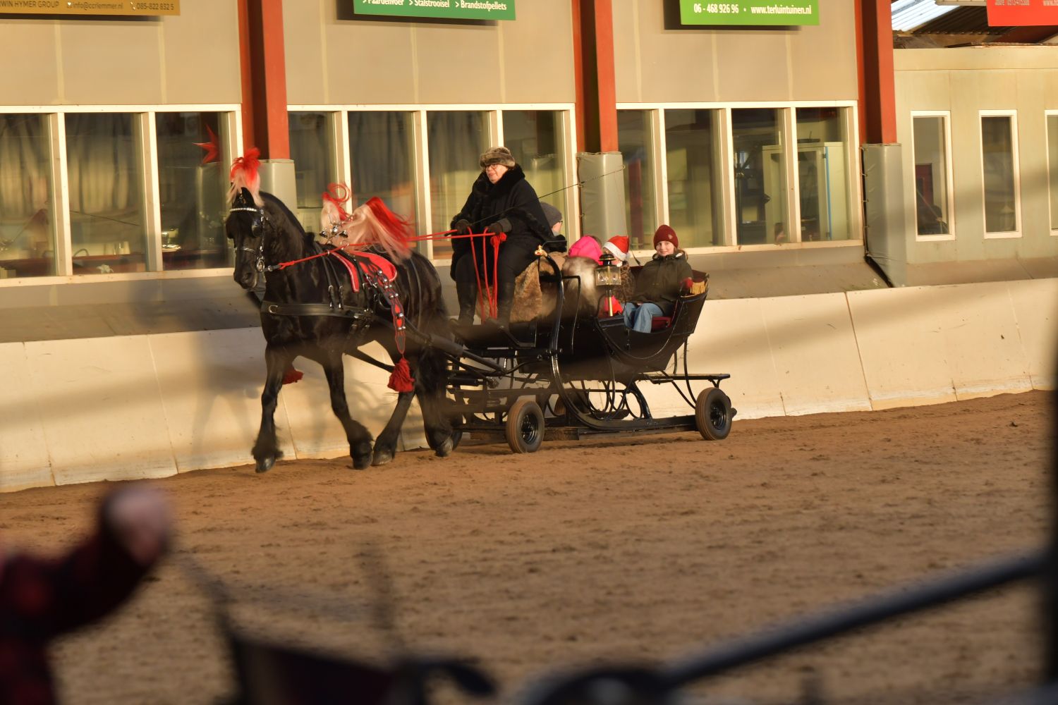 251226 SintNyk Krystkuier 8804 1500