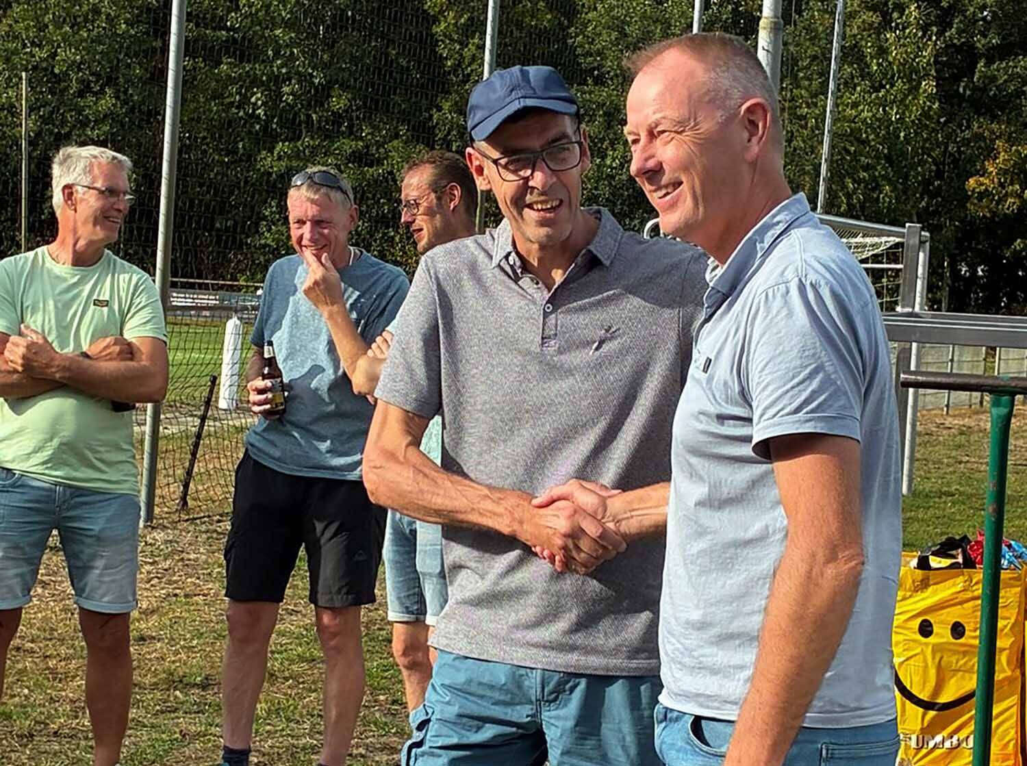 250905 SintNyk MerkeKeatsen 1 VzCoosVeltmanfeliciteertTiedeBoorsma c KVDeOorsprong