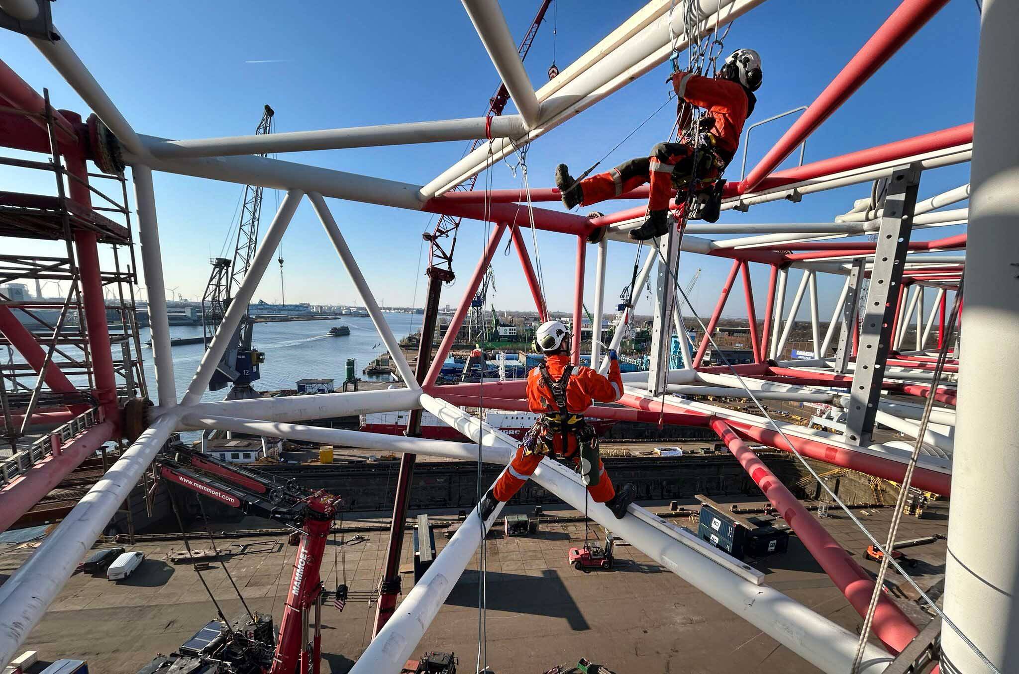 250501 SintNyk ATI Abseilen havenRotterdam