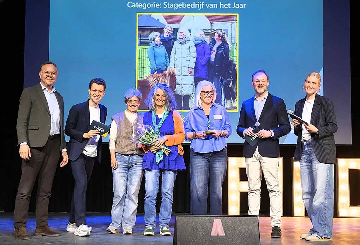 260415 SintNyk Maeykehiem Firda podium