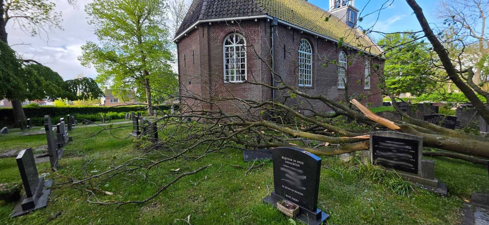 260727 SintNyk PKN kerk stormschade bomen zerken 3 c PieterDijkstra