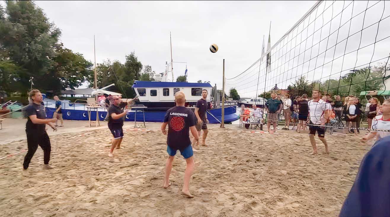 260829 Langweer beachvolleybal c Spot
