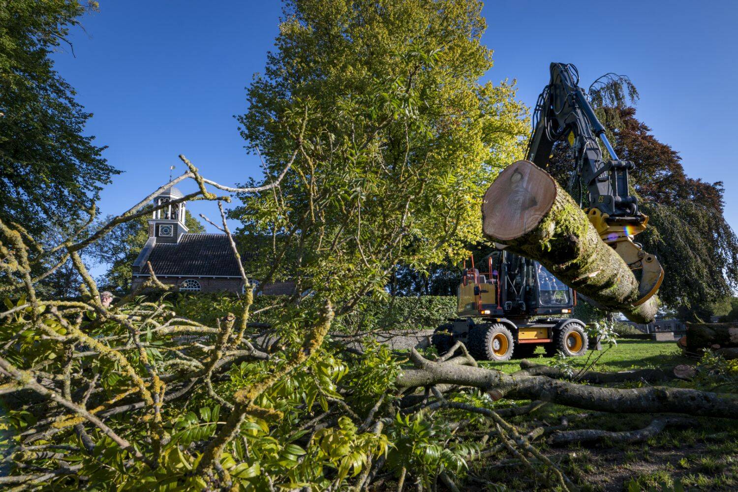 260910 SintNyk PKN kerk kapbomen 2 cByldbregeMennoDijkstra 1500