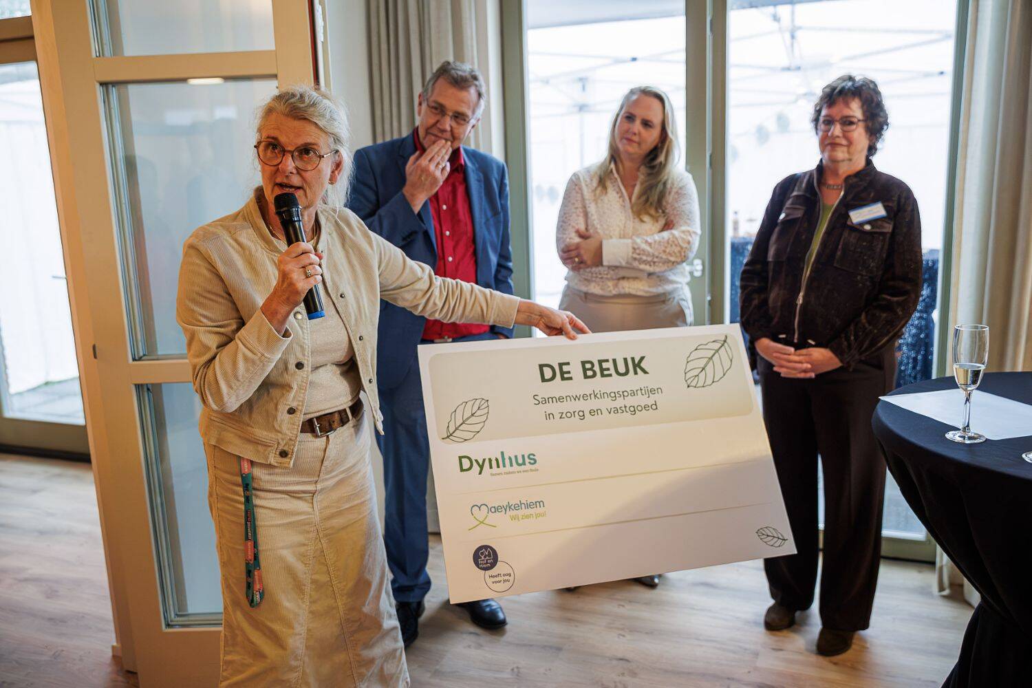 261009 opening de Beuk 29 1500 c FotosfanFem