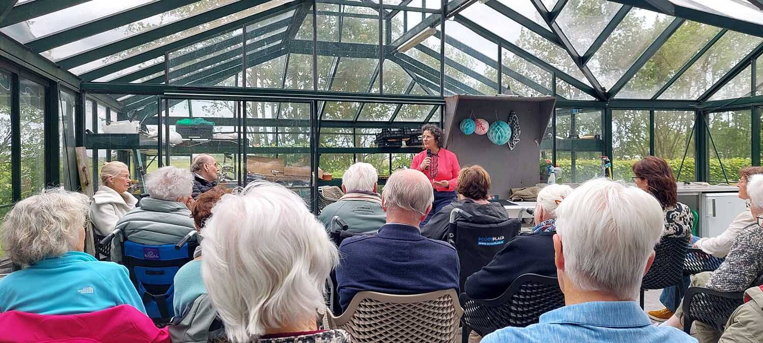 260520 SintNyk Bloeiweek Voorleesmiddag DeKas WilhelminaOard