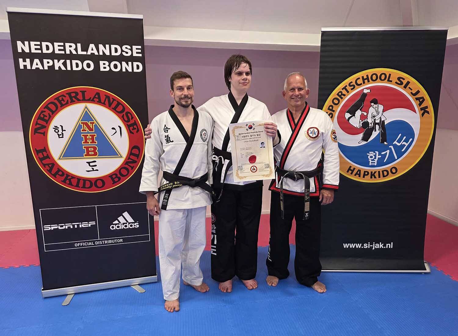260507 SintNyk Hapkido OttoKalsbeek en MarcelLagerwerf goud trainerMartinZingel