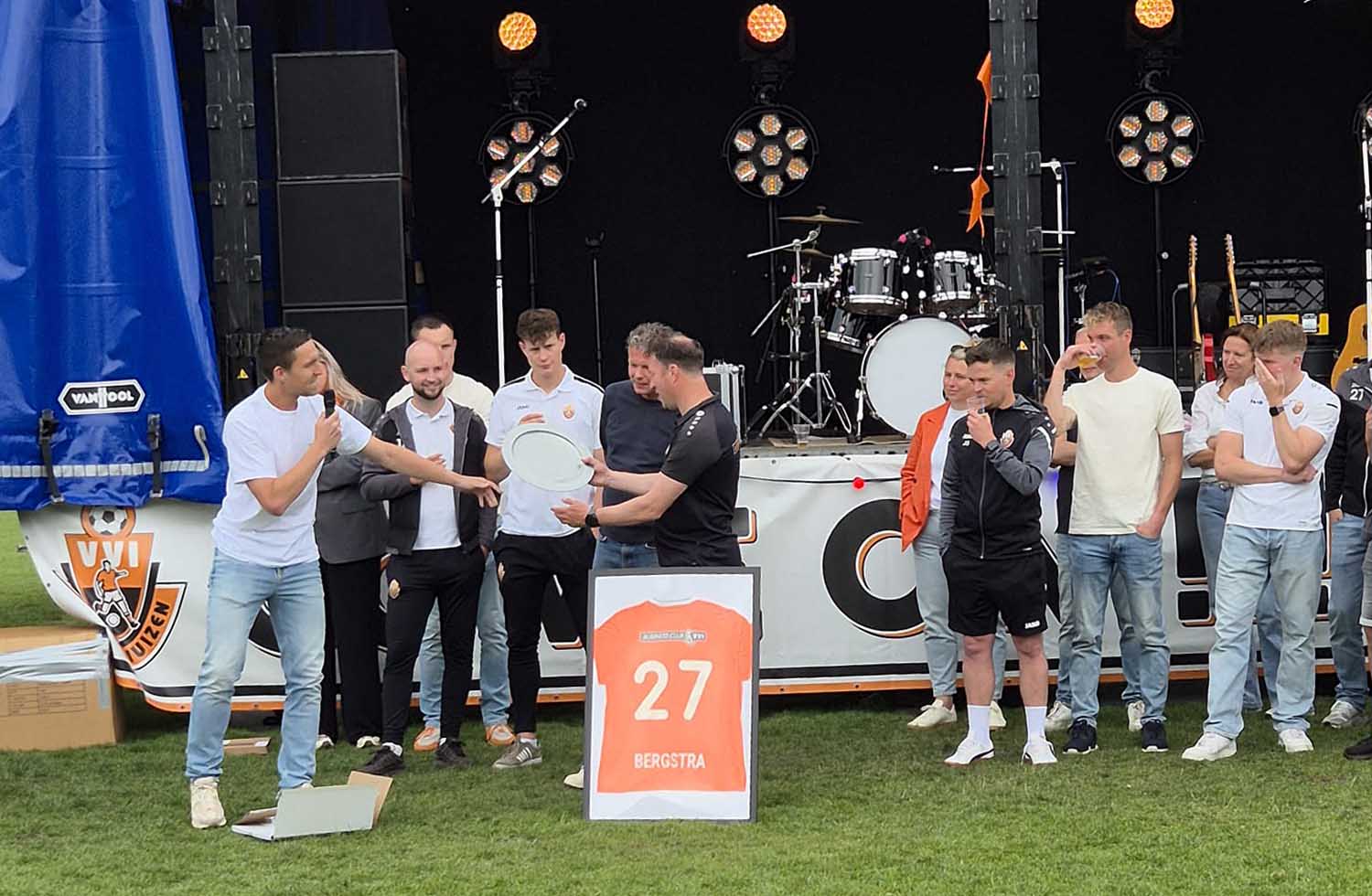 260606 Idskenhuizen VVI 80jaar 1 huldiging