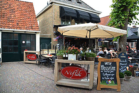 Het grootste terras van Langweer is van restaurant Noflik Langwar.