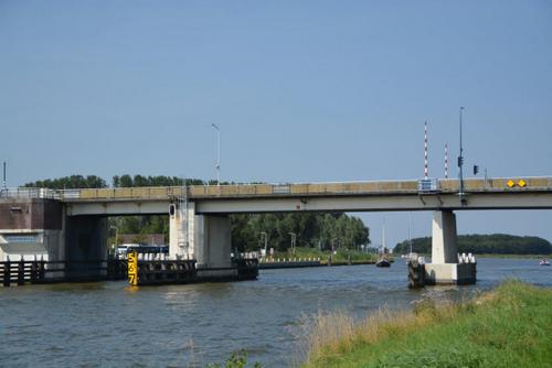 150813 Brug Spannenburg Tjerkgaast dicht