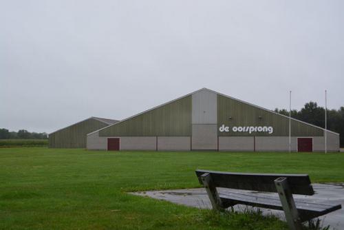 150817 Manege De Oorsprong met bankje