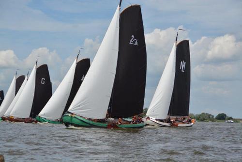 150724 Langweer Skutsje in vloot