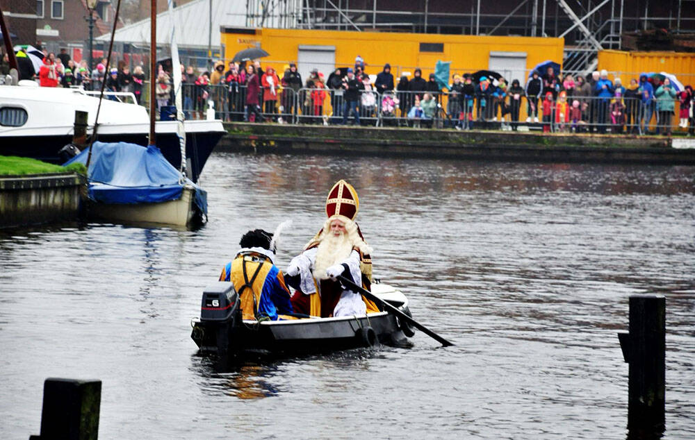 231118 Langweer Sint intocht roeiboot 2 1000