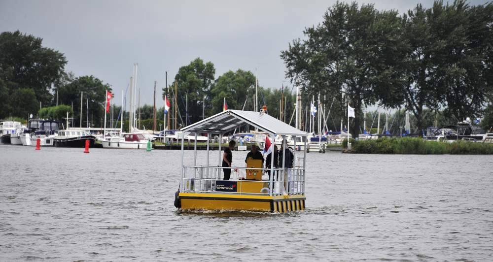 Fietsa Versa heet de nieuwe zonnepont, die een veerdienst voor fietsers en wandelaar tussen Terherne en Tersoalstersyl. Het Terhernster Veer is een initiatief van Plaatselijk Belang. Zo'n vijftig schippers staan bij toerbeurt achter het roer..