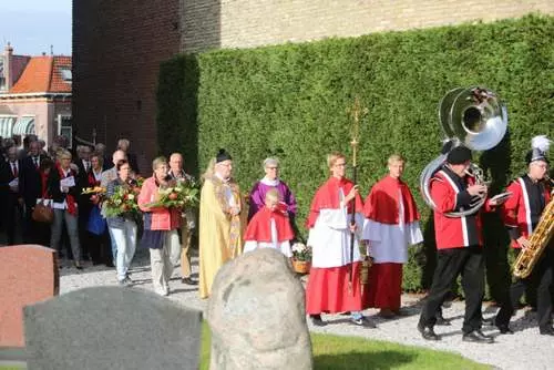 171013 Kerkhof Sint Nicolaasga processie