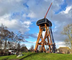Klokkenstoel Oldeouwer na restauratie weer als nieuw
