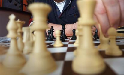 Schaakclub Sint Nyk: onnodige blunders en geniale vondsten in evenwicht 