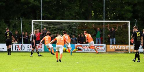 Voetballers VVI houden titelkans in leven