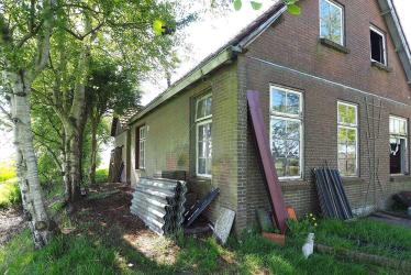 Tjerkgaaster makelaar scoort met frivole tekst wrakke woning Oldeouwer