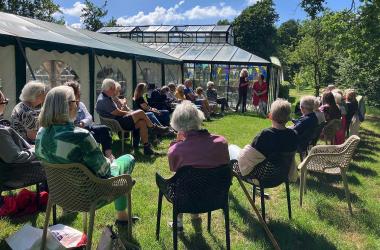Te warm in De Kas, dus buiten: boeiend verhaal in Utsteld Gelok