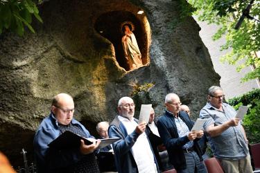 Sfeervolle viering Maria ten Hemelopneming in Sint Nyk