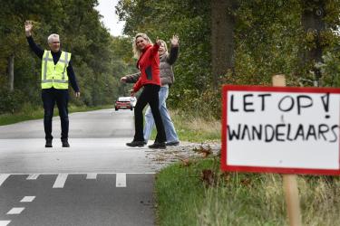 Muziekkorps bijna te laat op eigen wandeltocht door Haulsterbossen