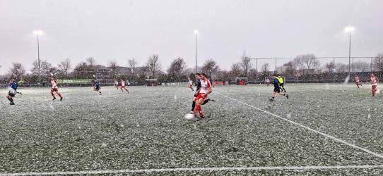 Koploper Renado wint in winters Harlingen: evenveel kansen als sneeuwvlokken