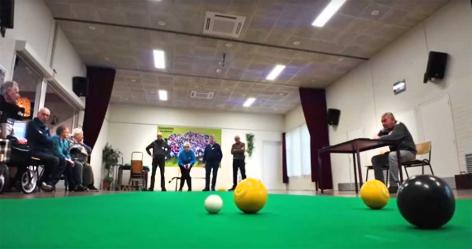 Videoreportage over koersbalclub Rjochtút mei in Bochtsje toont plezier én precisie