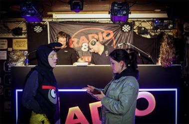 Radio 8521 Sint Nyk luidt 2025 met feestavond uit