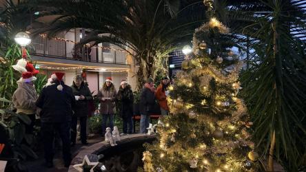 Kerstzang trotseert vrieskou: ventielen vast, sfeer bleef warm