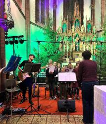 Start kerstfeest met goed bezochte familiekerstviering Sint Nyk