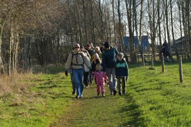 Vrieskou, zon en volle paden: Krystkuier Sint Nyk trekt drommen mensen