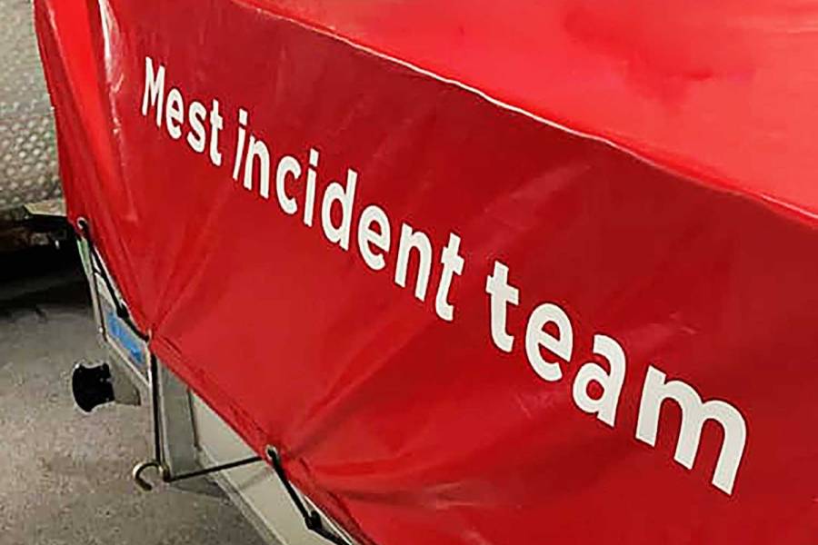 Brandweerkorpsen halen dier uit gierkelder in Idskenhuizen