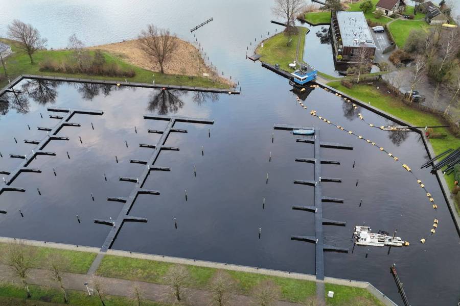 Passantenhaven Langweer bevrijd van overtollig bagger