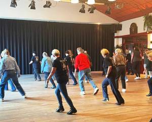 Countrydance trekt veel belangstelling tijdens Bloeiweek in Sint Nyk